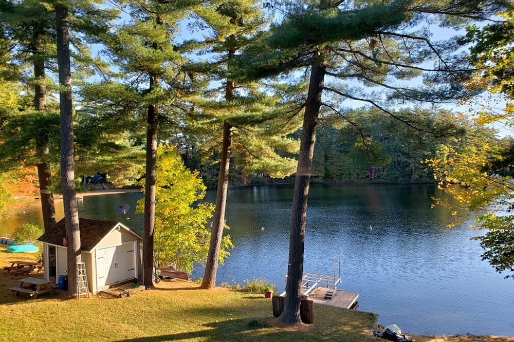 Family fun with 100 ft of frontage on Little Sebago Lake, Maine