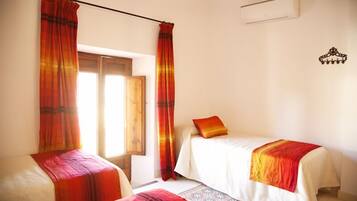 2 bedrooms, WiFi, bed sheets