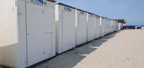 靠近海滩、沙滩椅