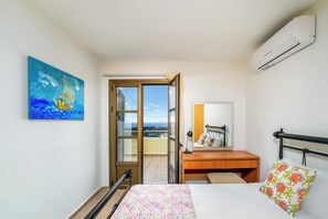 2 bedrooms, in-room safe, iron/ironing board, free WiFi