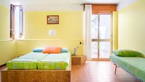 A room with two beds, a window, and a door. - villa 10 min from Gallipoli | entire structure | swimming pool and large garden (Sannicola)