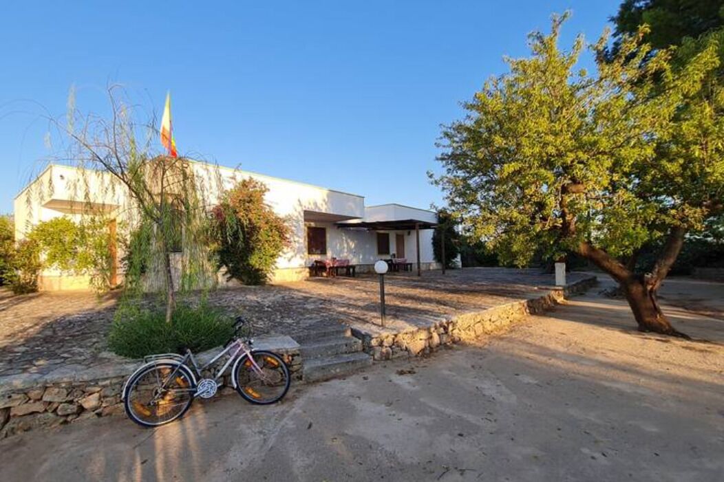 Parkplätze auf dem Gelände, Auto erforderlich