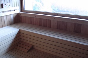 Sauna -  600m2  sea view house , 6 bedr, 7 bathr, 17 people ,private pool ,tennis court (Sozopol)