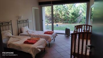 6 bedrooms, iron/ironing board, travel cot, free WiFi