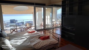 6 bedrooms, iron/ironing board, travel crib, free WiFi -  600m2  sea view house , 6 bedr, 7 bathr, 17 people ,private pool ,tennis court (Sozopol)