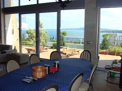  600m2  sea view house , 6 bedr, 7 bathr, 17 people ,private pool ,tennis court