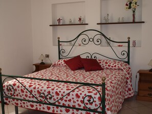 2 多间卧室、熨斗/熨衣板、WiFi、床单