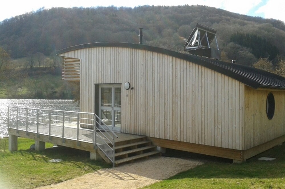 HOLIDAY VILLAGE OF LAKE MENET / FACING THE LAKE OF 14 HECTARES