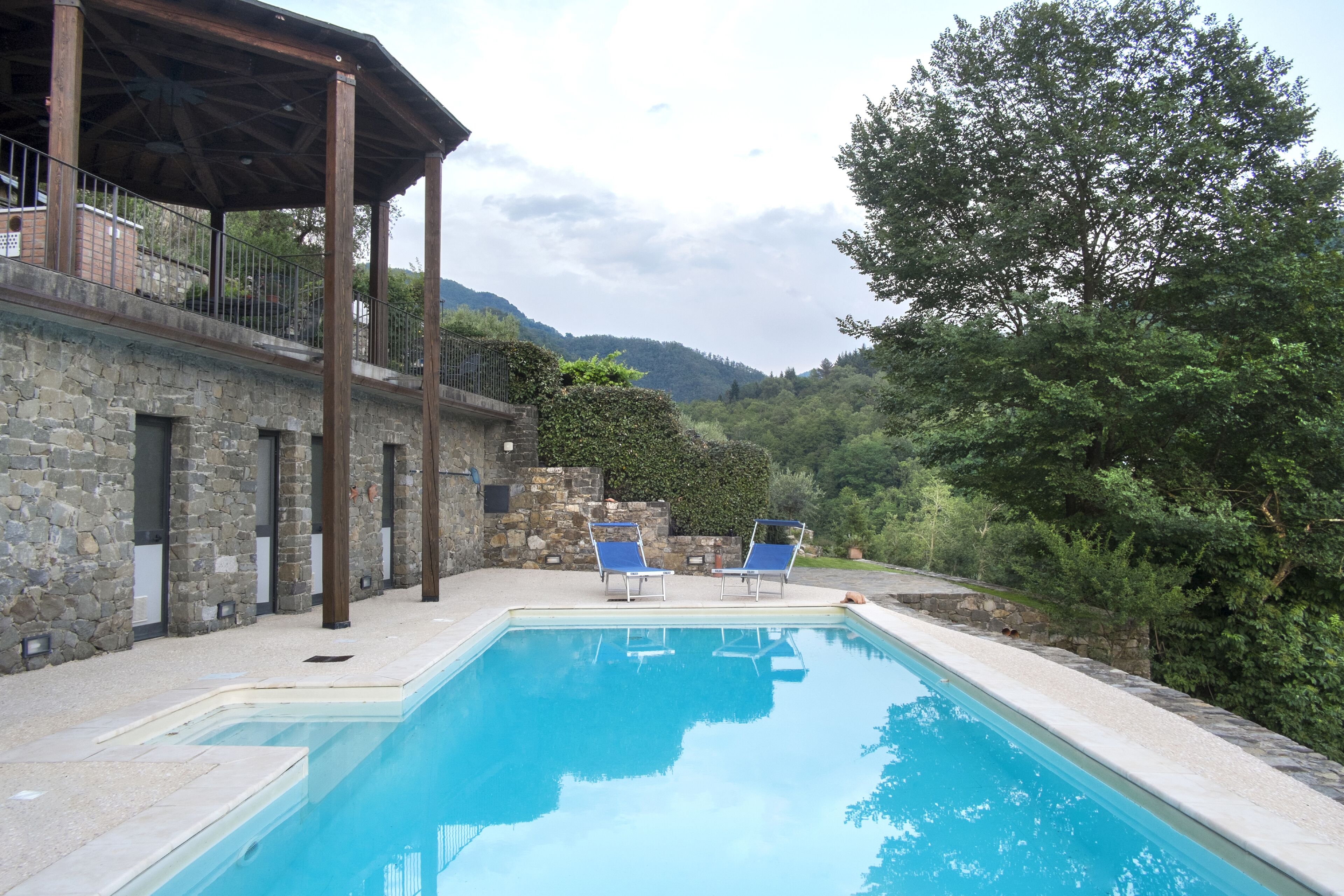 Een verwarmd zwembad