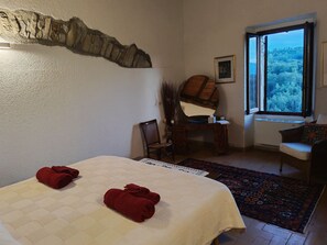 3 dormitoris, escriptori, planxa i posts de planxar i wifi gratuïta 