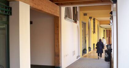 'Ca' di Vale': cozy flat in the centre of Bologna. Rooftops view of the town.