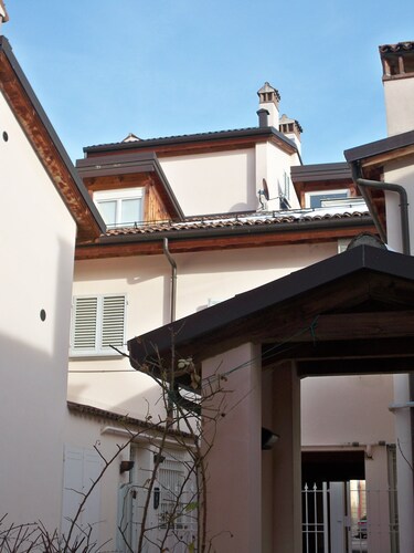 'Ca' di Vale': cozy flat in the centre of Bologna. Rooftops view of the town.