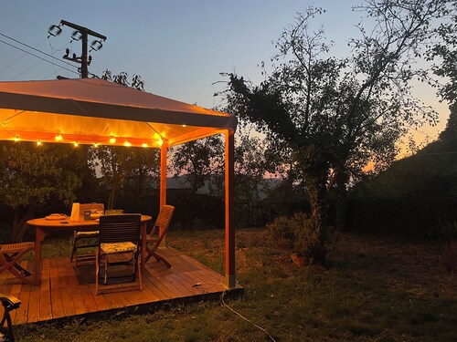 RUSTIC CHIARA, eingefügt in den grünen Hügeln von Camaiore
