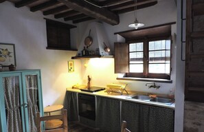 Geladeira, fogão, cooktop, cafeteira/chaleira