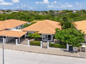 Exterior - Luxury Villa for rent with swimming pool in Curacao (Jan Thiel)