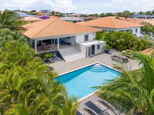 Luxury Villa for rent with swimming pool in Curacao