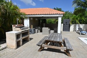 Outdoor dining - Luxury Villa for rent with swimming pool in Curacao (Jan Thiel)