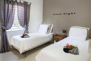 4 bedrooms, in-room safe, iron/ironing board, free WiFi - Luxury Villa for rent with swimming pool in Curacao (Jan Thiel)