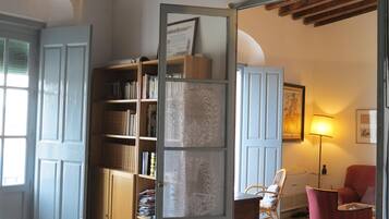 5 bedrooms, desk, iron/ironing board, free WiFi