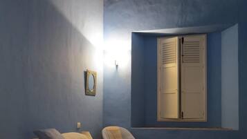 5 bedrooms, desk, iron/ironing board, free WiFi