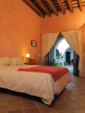 5 chambres, bureau, fer et planche à repasser, accès au Wi-Fi (inclus)