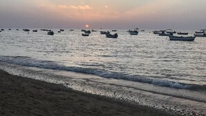 بالقرب من الشاطئ