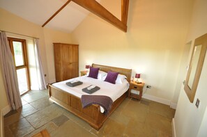1 bedroom, iron/ironing board, travel cot, free WiFi - The Coach House at High Park, Indoor Pool (Bideford)