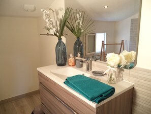 Bathtub, hair dryer