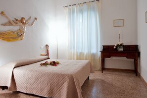 3 bedrooms, WiFi, bed sheets