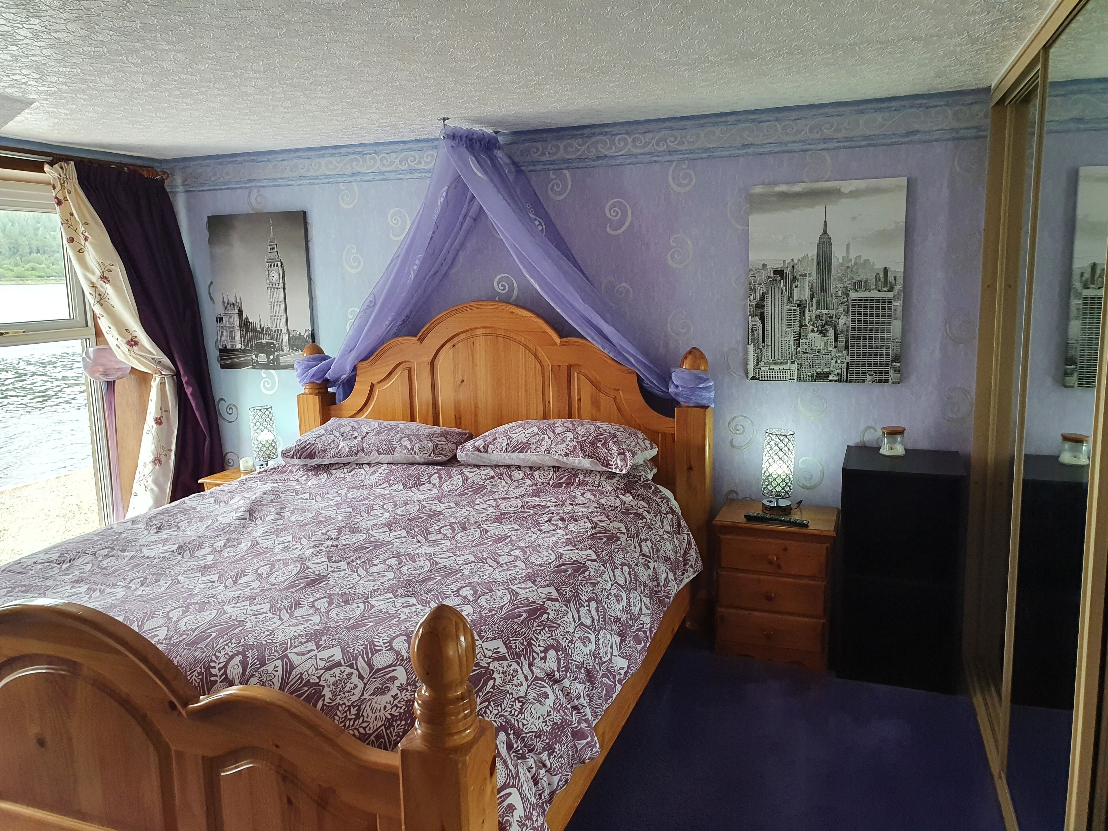 Waterfront with Private Hot Tub, Kayaks and Paddleboards free for guests use !!!