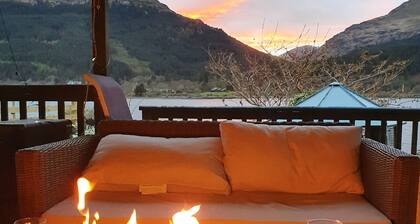 Waterfront with Private Hot Tub, Kayaks and Paddleboards free for guests use !!!