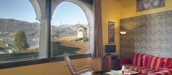 "PANORAMICO" CHARM APARTMENT VISTA LAGO, IN THE HISTORIC CENTER