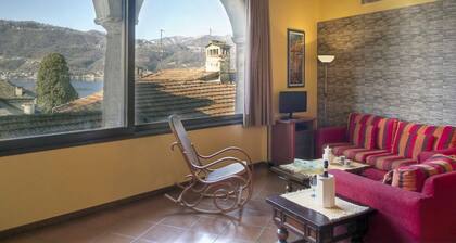 "PANORAMICO" CHARM APARTMENT VISTA LAGO, IN THE HISTORIC CENTER