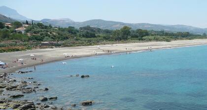 Piscine privée, grand jardin, Terrasse, Climatisation, Wi-Fi, prÚs de la mer.