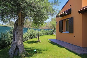 Property grounds - Private pool, large Garden, Terrace, Air conditioning, Wi-Fi, near the Sea. (CEFALU)