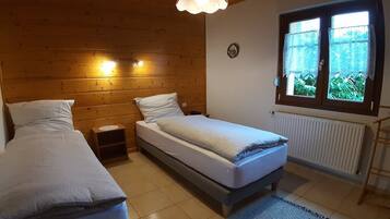 2 chambres, fer et planche Ă repasser, Wi-Fi gratuit, draps fournis