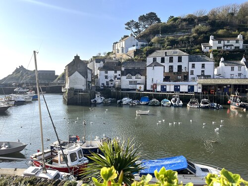 Warren Cottage, in the pretty village of Polperro