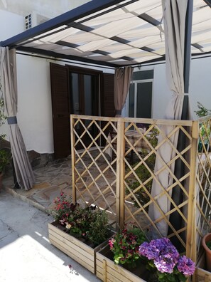 Exterior detail - Bivano complete with everything, furnished and provisto of air conditioners.  (Villaputzu)