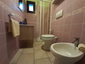 Shower, hair dryer, bidet, towels - Bivano complete with everything, furnished and provisto of air conditioners. (Villaputzu)