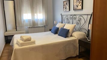 2 chambres, fer et planche à repasser, lit parapluie, Wi-Fi gratuit