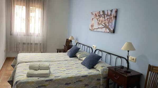 2 dormitorios, tabla de planchar con plancha, wifi gratis y ropa de cama