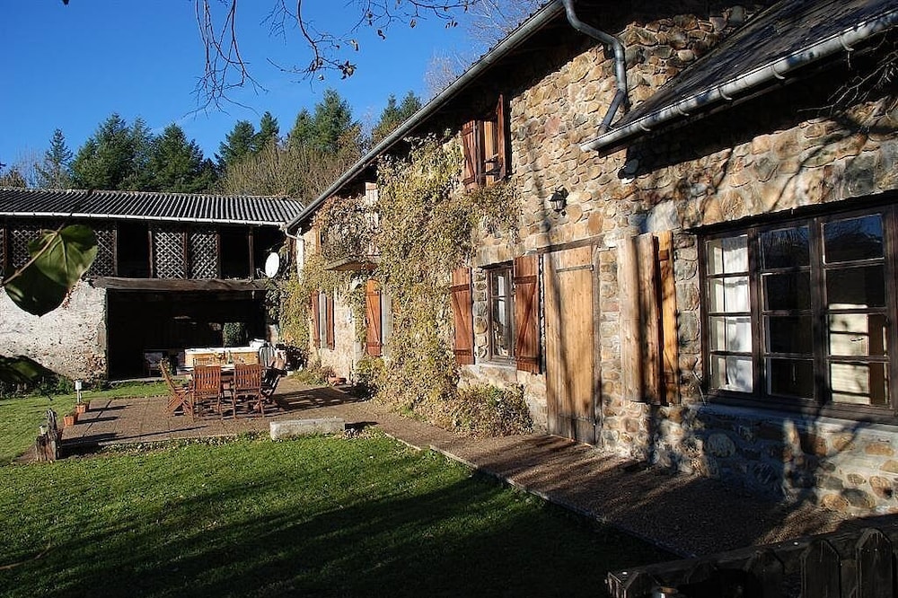 Pyrénées Gîte 16, 24, 36 personnes - piscine chauffée, jacuzzi et salle de jeux.