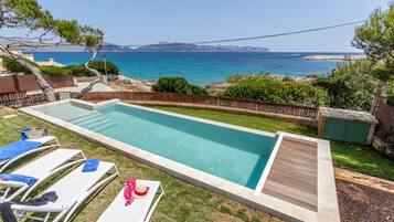 Een verwarmd zwembad