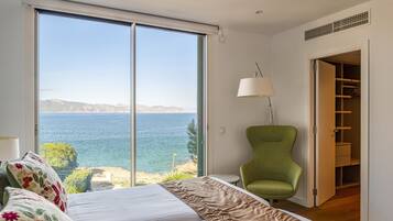 4 slaapkamers, een strijkplank/strijkijzer, reisbedje, gratis wifi