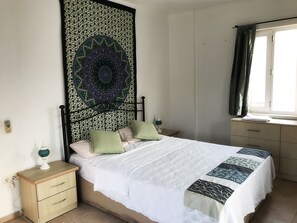 3 Schlafzimmer, Zimmersafe, Schreibtisch, Bügeleisen/Bügelbrett