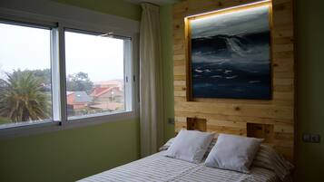 3 slaapkamers, een strijkplank/strijkijzer, reisbedje, wifi