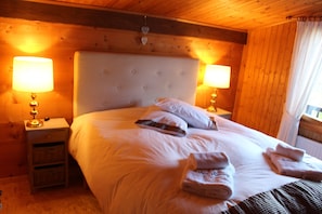 2 chambres, fer et planche Ă repasser, Wi-Fi, draps fournis