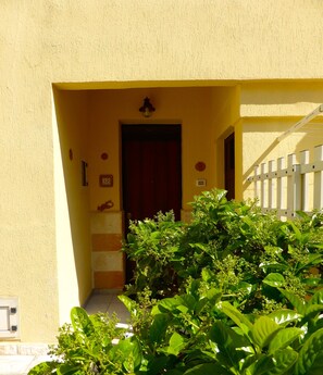 Exterior detail - Otranto holiday home with three bedrooms and only a two minute walk to the beach (Otranto)