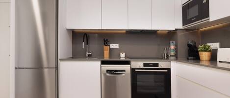 Fridge, microwave, oven, coffee/tea maker