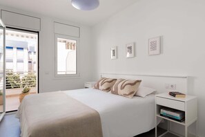 2 bedrooms, iron/ironing board, Internet, bed sheets